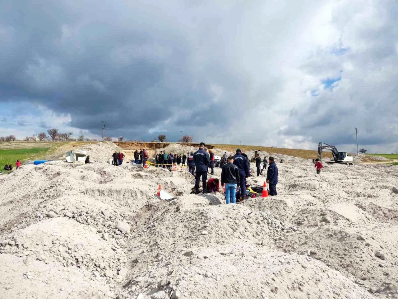 Niğde'de Dehşet: Patates Deposu Çöktü, 2 İşçi Hayatını Kaybetti!