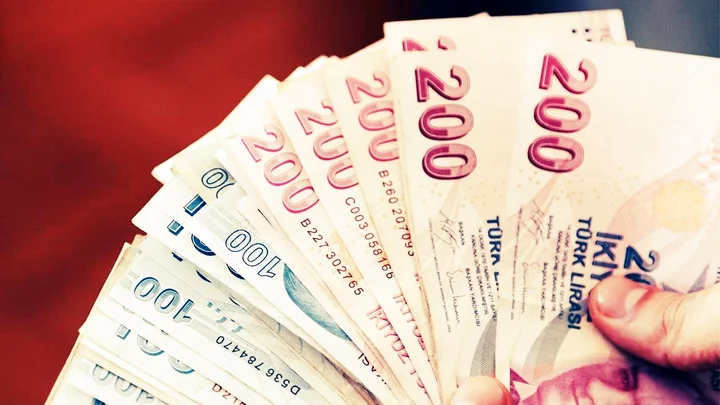 EMEKLİLERE MÜJDE! 15.000 TL NAKİT HEDİYE! ZİRAAT BANKASI, VAKIFBANK VE HALKBANK BOMBAYI PATLATTI!