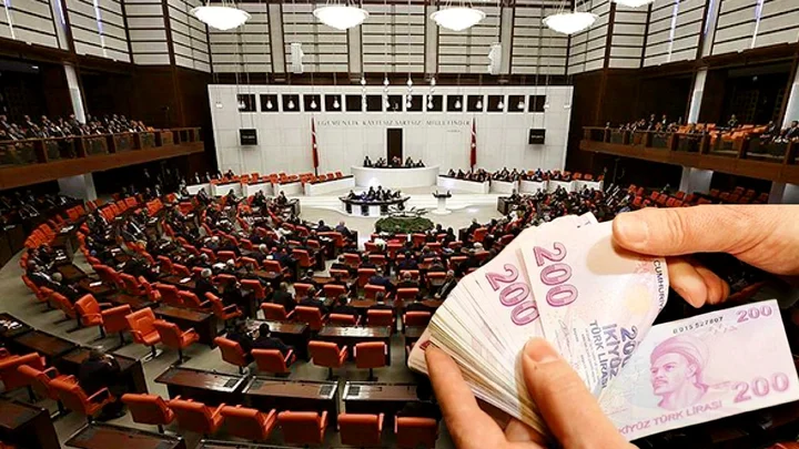 EMEKLİLER BAYRAM EDİYOR! MECLİS'TEN 22 BİN TL EK ÖDEME MÜJDESİ GELDİ! DÜŞÜK FAİZLİ KREDİ İMKANI DA KAPIDA!