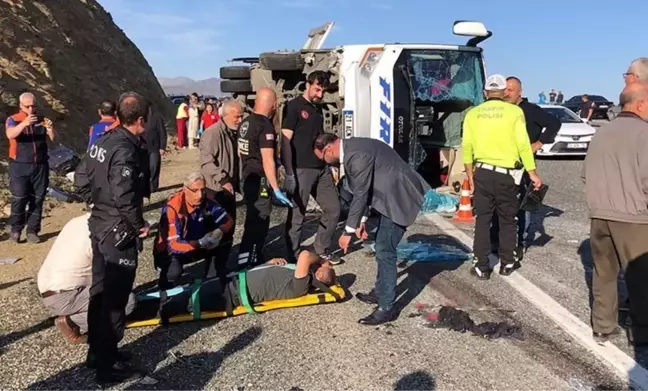 Elazığ'da Dehşet Dakikaları! Midibüs Devrildi, Ortalık Savaş Alanına Döndü!