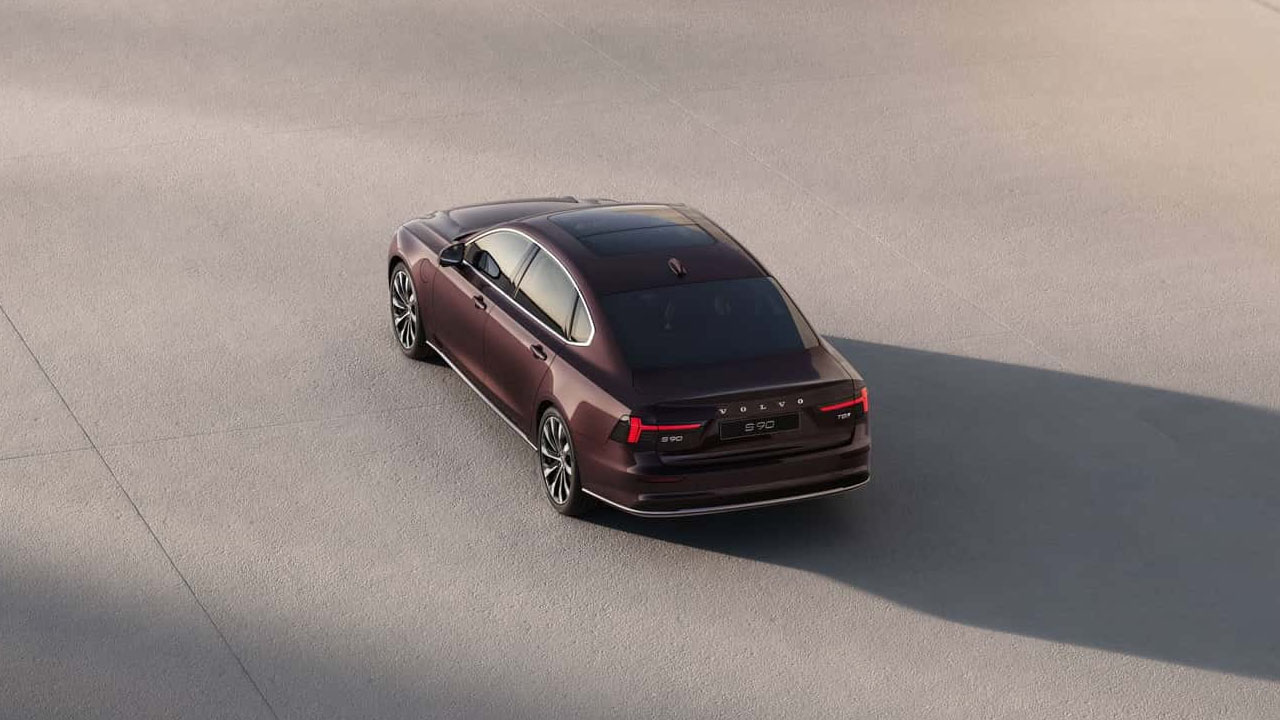 Gerçek Patronun Kim Olduğunu Göstermeye Geldi: 2026 Model Volvo S90 Sahneye Çıktı!