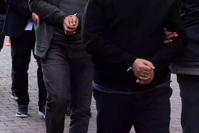 Tabancalar, terazi, mermi, metamfetamin... Her şey ama her şey çıktı!