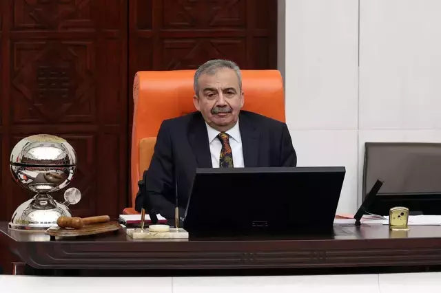 Veda Değil, Hafızaya Kazınan Bir Uğurlama: Sırrı Süreyya Önder Hayat Sahnesinden Sessizce İndi