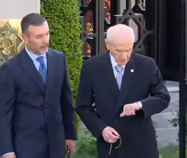Bahçeli, Erdoğan'ı Tespihle Karşıladı: Liderler Görüşmesi Ankara'da Gerçekleşti