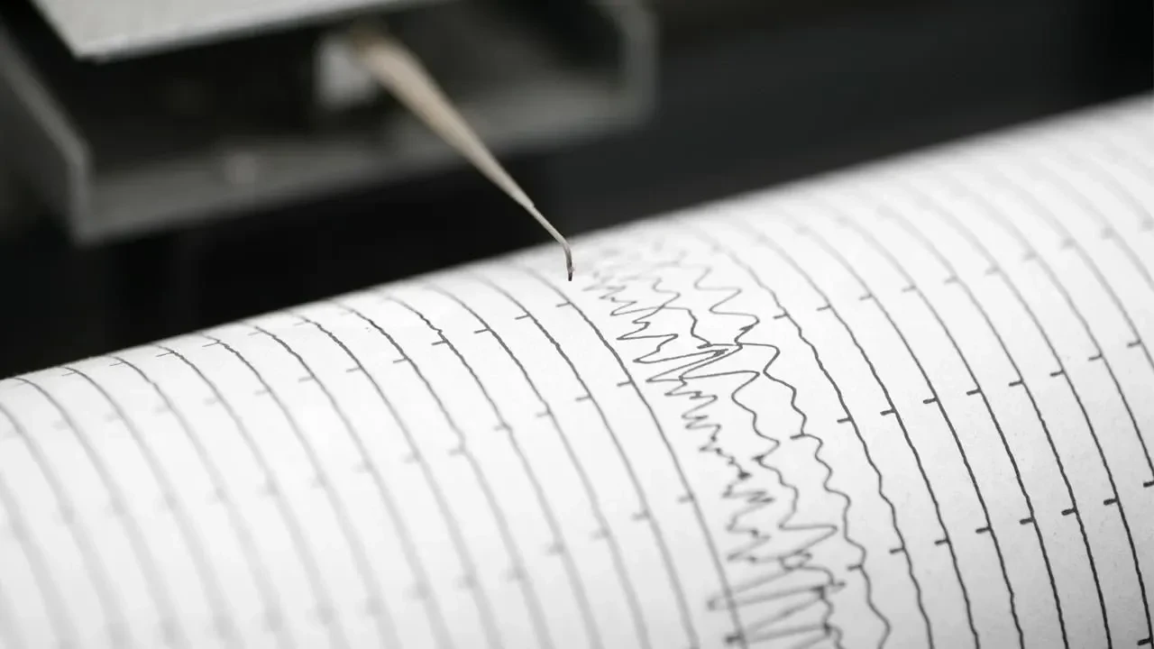 İŞTE YER YERİNDEN OYNADI DEDİRTEN O DEPREM: KONYA KULU SALLANDI, ANKARA AYAKTA!