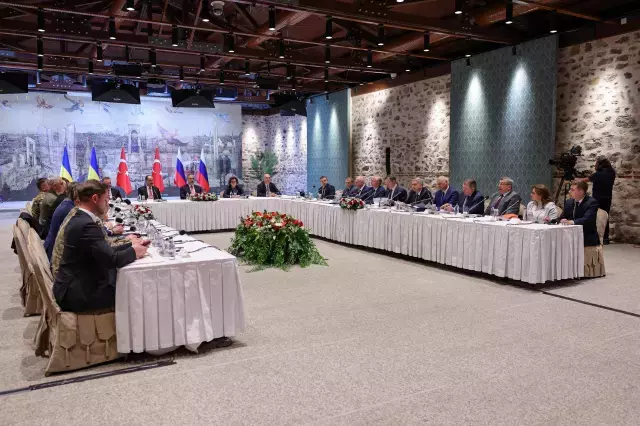 KÜRESEL FIRTINA DOLMABAHÇE'YE ÇAKTI! SAVAŞ VE BARIŞ ARASINDAKİ İPLER İSTANBUL'DA GERİLDİ