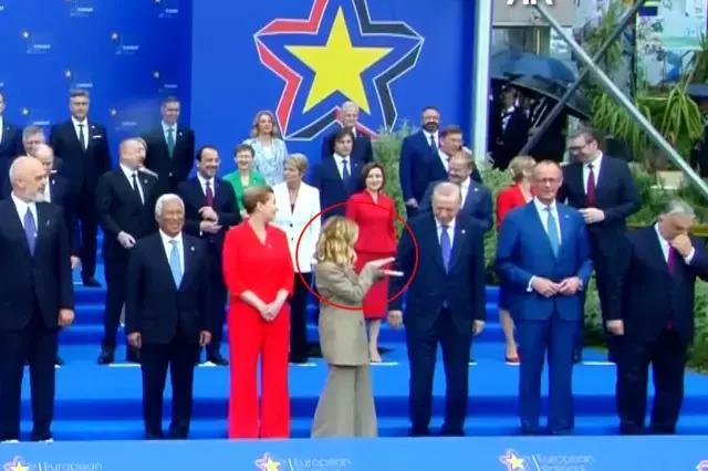 “İn oradan Erdoğan!” Meloni’nin boy isyanı zirveyi karıştırdı! Aile fotoğrafında diplomatik boy krizi