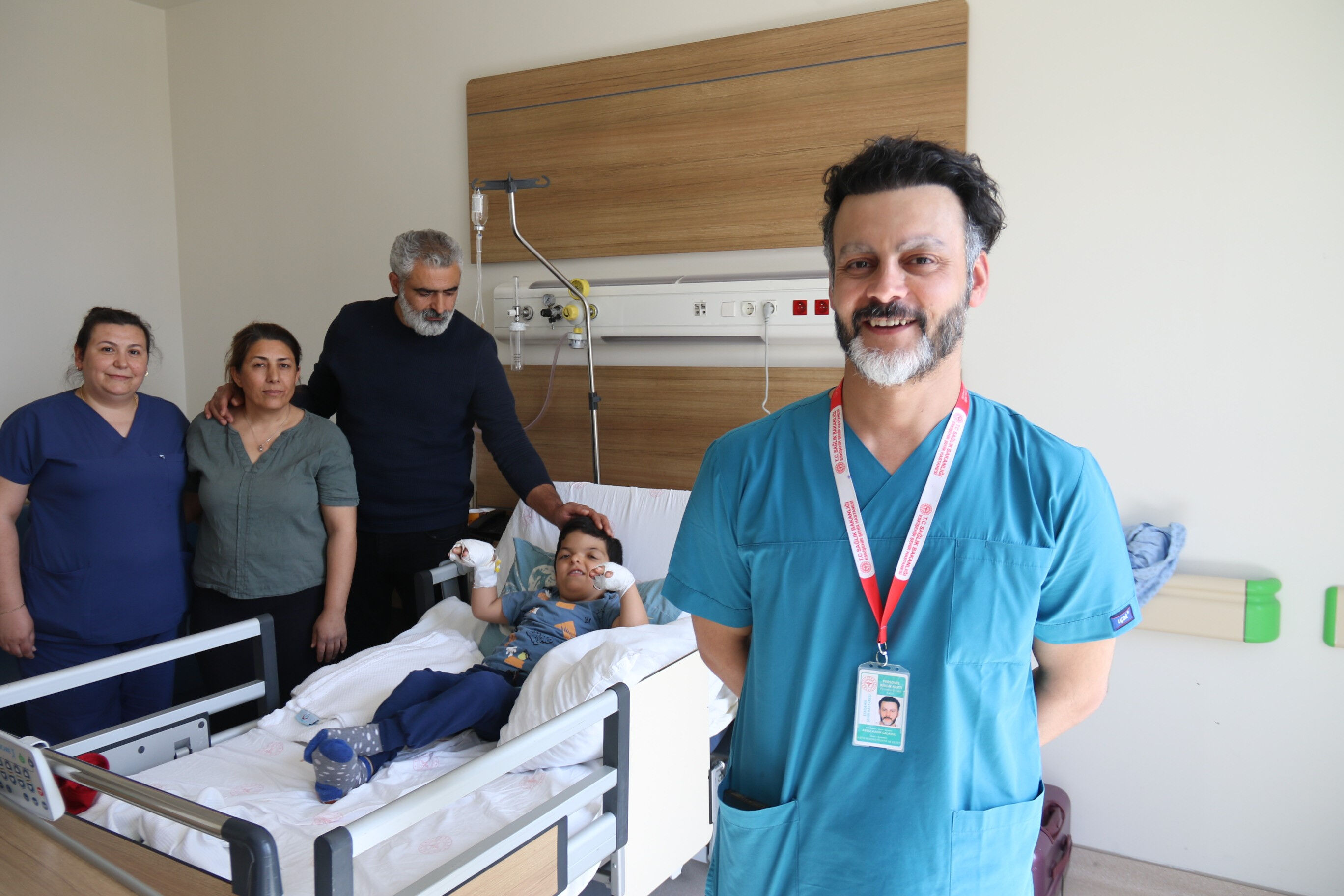Ne Yumruk, Ne El! Doktorları Ters Köşe Yapan 4 Yaşındaki Çocuğun Parmakları Cerrah Masasında Açıldı!