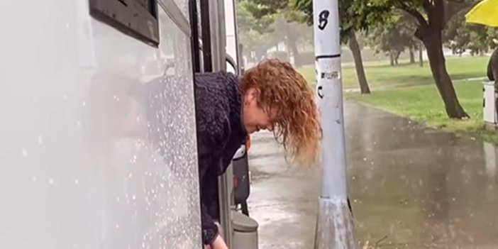 Yağmurla gelen neşe: Demet Evgar sosyal medyayı salladı