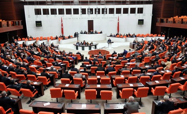Belediyelerin Yetkileri Bir Kere Daha Kısıtlandı: Toptancı Halleri İzinleri Bakanlığa Devredildi!