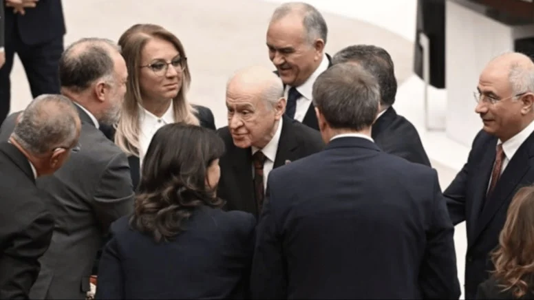 AKP'liler Bahçeli'nin Komisyon Önerisinden Habersizdi: Kulislerdeki Gerginlik ve Reaksiyonlar