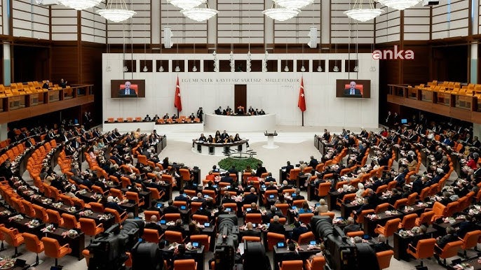 Türkiye Siyasetinde İnfaz Düzenlemesi Fırtınası: Meclis Kulisleri Hareketli, İmamoğlu, Peker ve Anayasa Tartışmaları Zirvede!