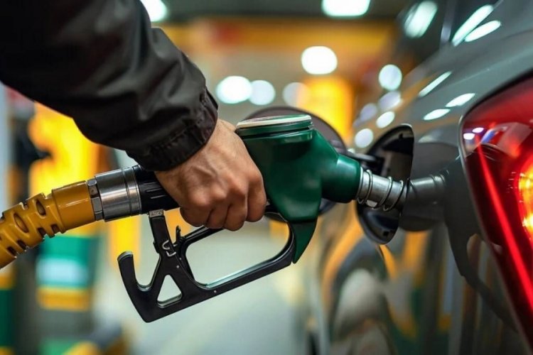 Benzinde Büyük İndirim: Litre Fiyatı Resmen Düştü! Yeni Fiyat Ne Kadar Oldu?