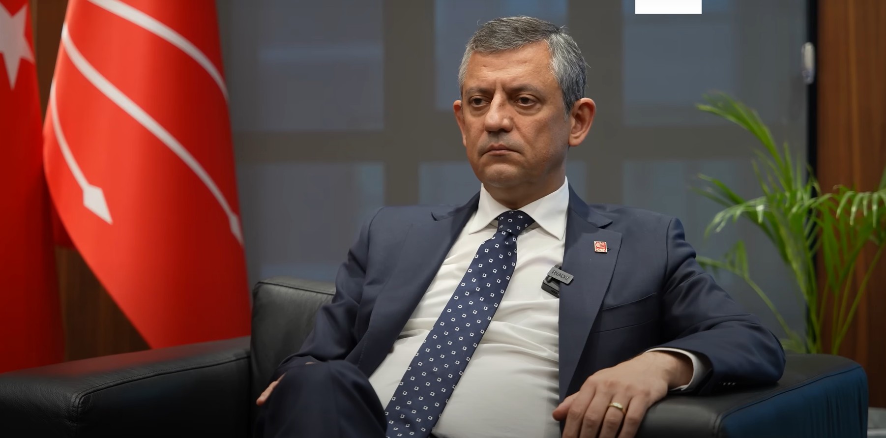 CHP'den 'Darbe Girişimi' İddiası: Özgür Özel, İmamoğlu Sürecini ve Türkiye Siyasetindeki Kritik Gelişmeleri Değerlendirdi