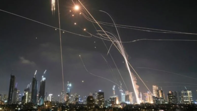 Tel Aviv'e Füze İsabet Etti: Orta Doğu'da Gerilim Dorukta!