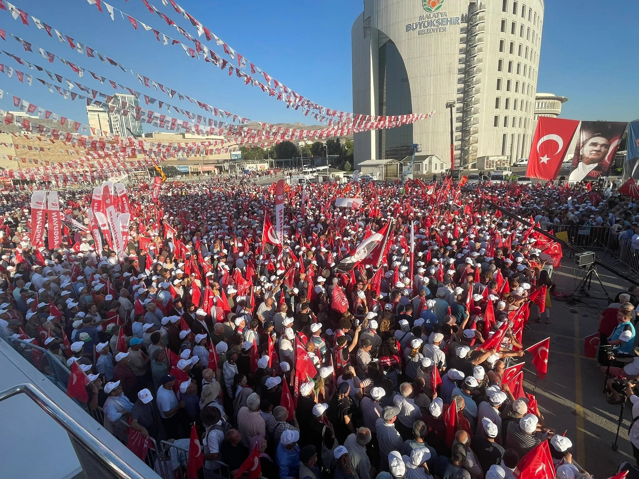 Özgür Özel&#039;den Malatya Mitinginde Sert Mesajlar
