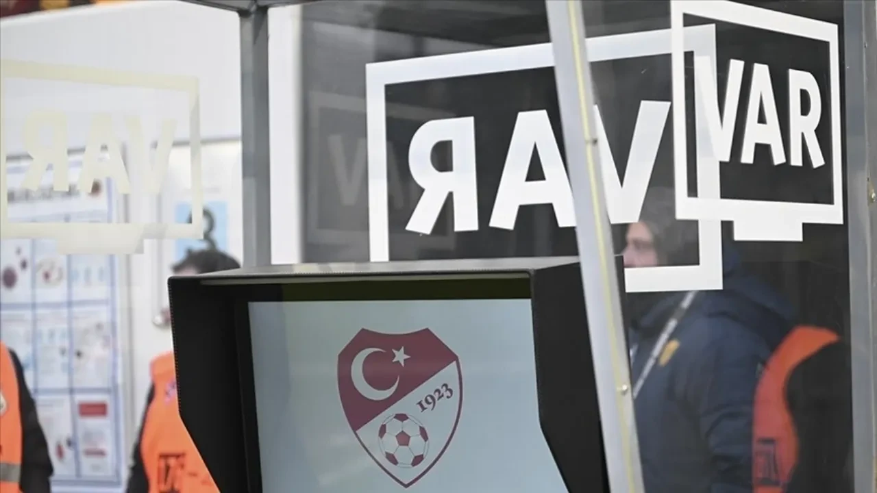 Beşiktaş-Trabzonspor Derbisinin VAR Hakemi Açıklandı: Kritik Maçta Gözler O İsimde