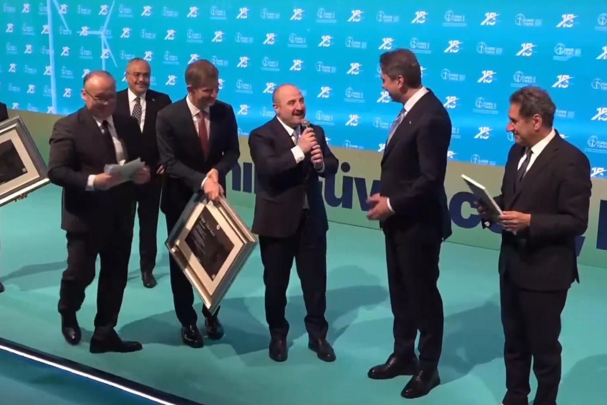 Tören Bir Anda Değişti! Varank’ın “Geyik” Yorumu Salonu Güldürdü