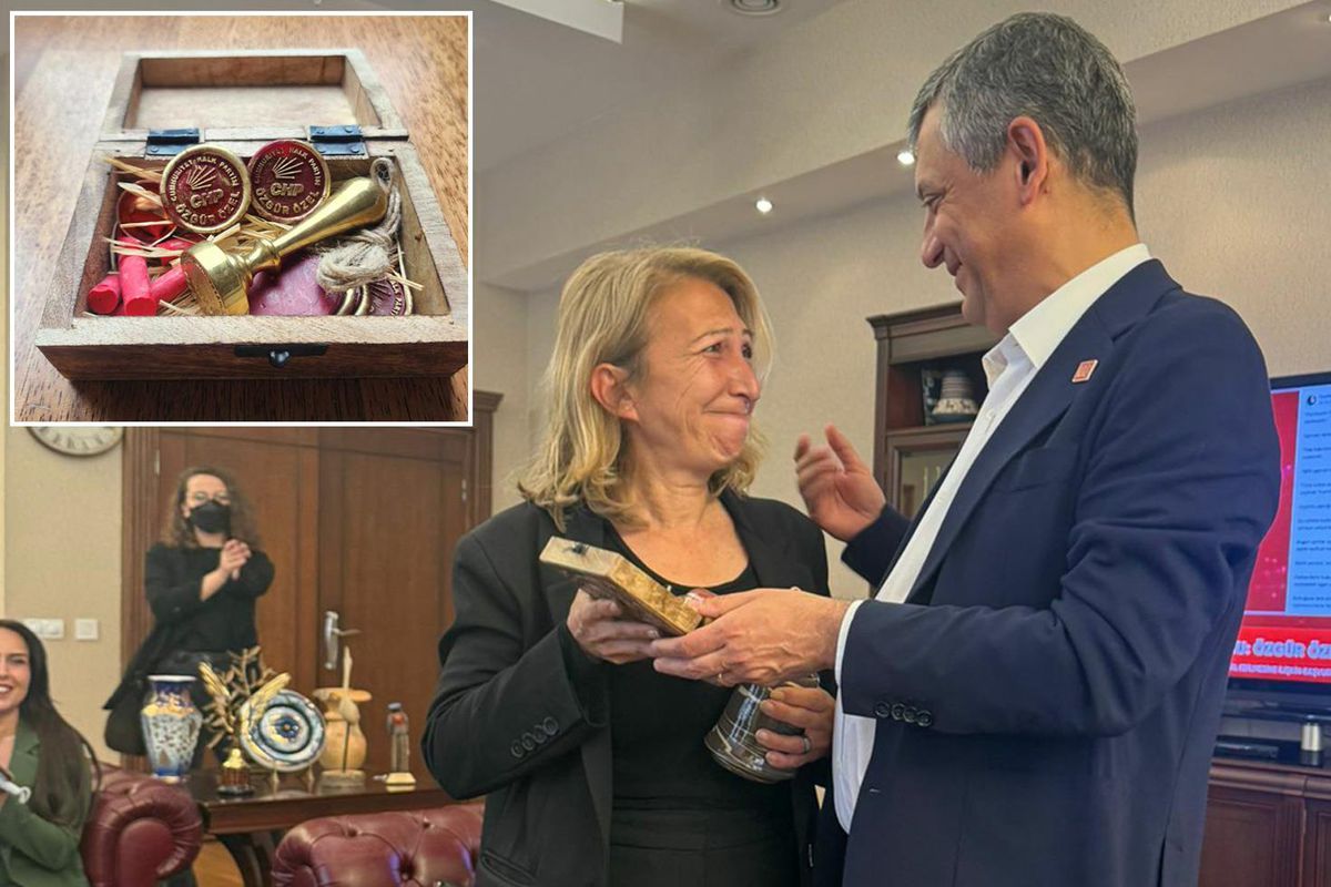 Özgür Özel Genel Başkanlık Mührünü Süreyya Öneş Derici’ye Emanet Etti: “Mühür Millete Emanet”