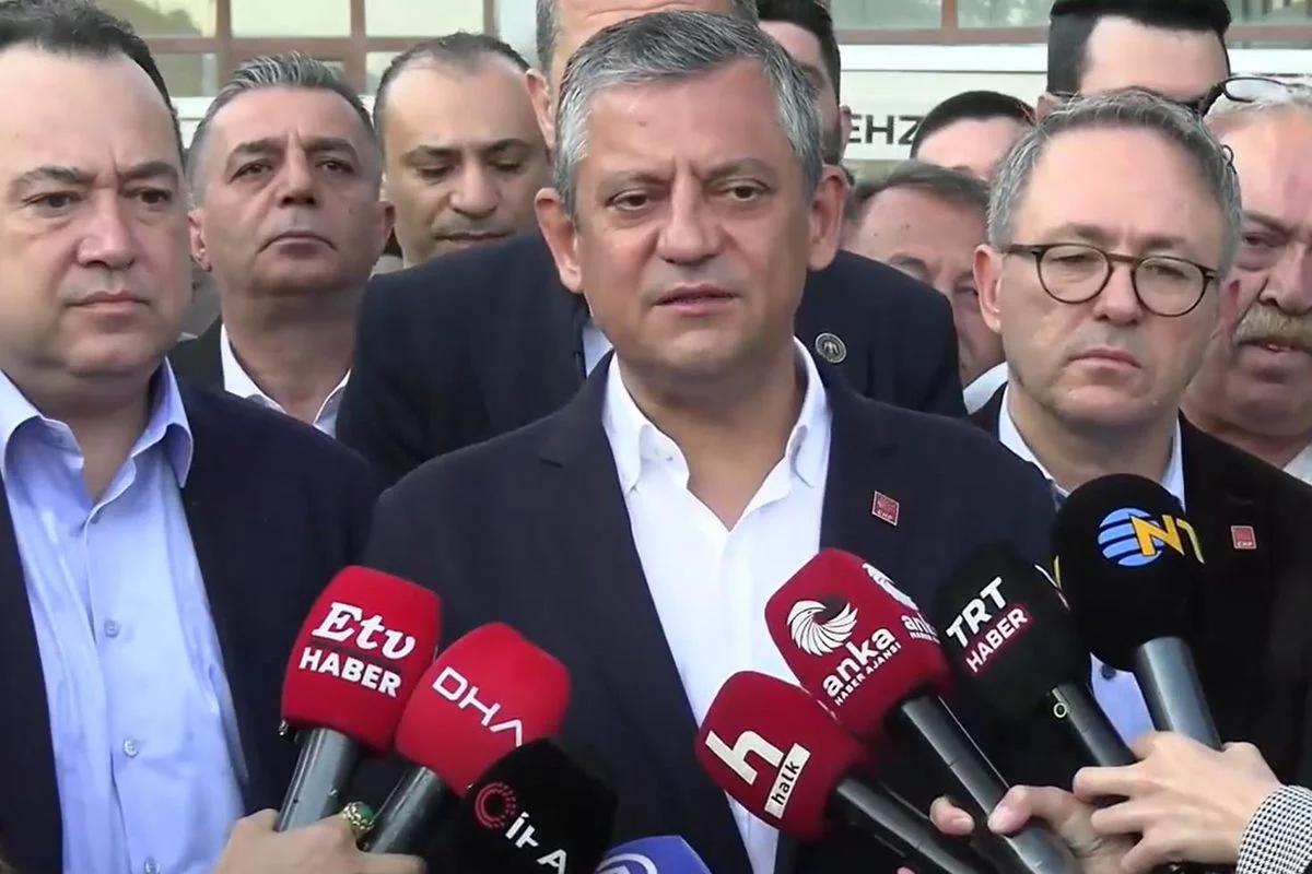 Özgür Özel’den Manisa’da Dikkat Çeken Mesaj: “Yeni Bir Parti Kurma Gibi Bir Durumumuz Yok”