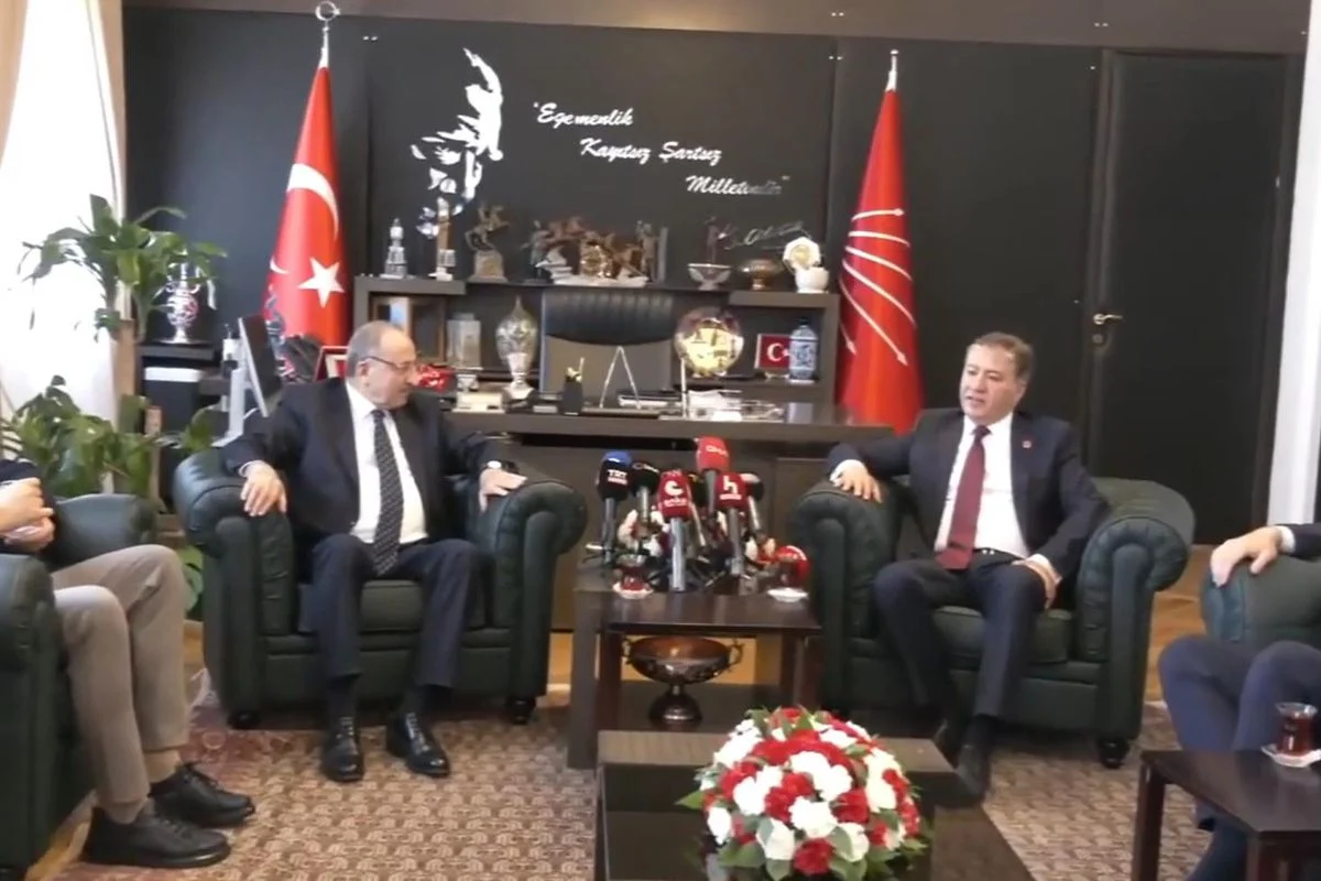 CHP’de “Mutlak Butlan” Krizi Sonrası TBMM’de Bayramlaşma! Özgür Özel Heyeti İlk Kez DEVA İle Bir Araya Geldi