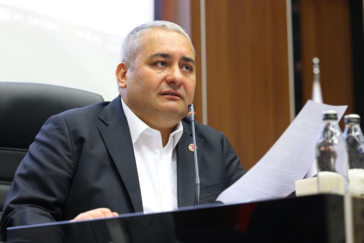 Mesut Özarslan’dan MYK Üyelerine Çiçek Hamlesi
