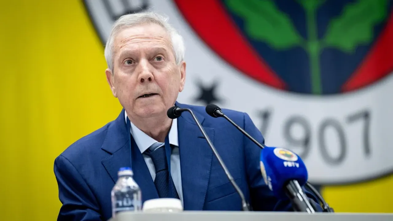 Aziz Yıldırım’dan Radikal Karar! Fenerbahçe’de 4 İsimle Yollar Ayrılıyor