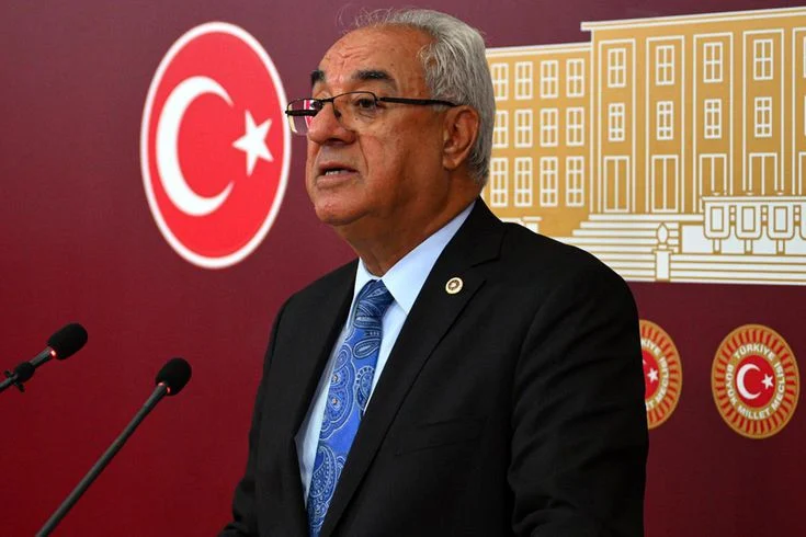 Önder Aksakal’dan CHP İddiası: “Küllüm Olarak DSP’ye Katılalım” Teklifi Geldi