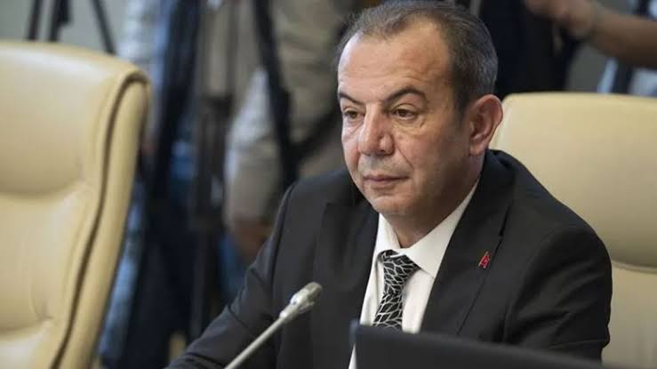 Tanju Özcan CHP'den İstifa Ettiğini Duyurdu: Disiplin Sürecinin Ardından Dikkat Çeken Mektup