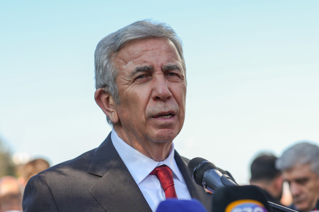Mansur Yavaş'tan AK Parti'ye Geçen Levent Koç Hakkında Dikkat Çeken Sözler: “Elimi Öpmek İstedi, Öptürmedim”