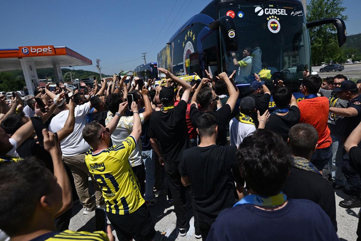 Fenerbahçe'nin Kamp Kadrosu Açıklandı! Yeni Transferler İlk Kez Takımla Sahaya Çıkacak