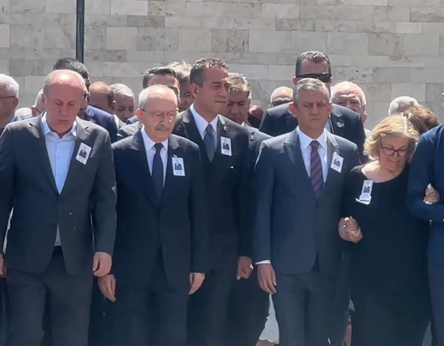 TBMM'deki Cenaze Töreninde Dikkat Çeken Kare! Kemal Kılıçdaroğlu ve Özgür Özel Yan Yana Görüntülendi