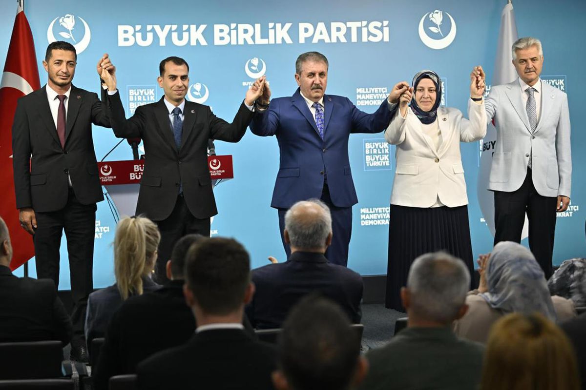 Anahtar Parti'de İstifa! İki Üst Düzey İsim Büyük Birlik Partisi'ne Katıldı