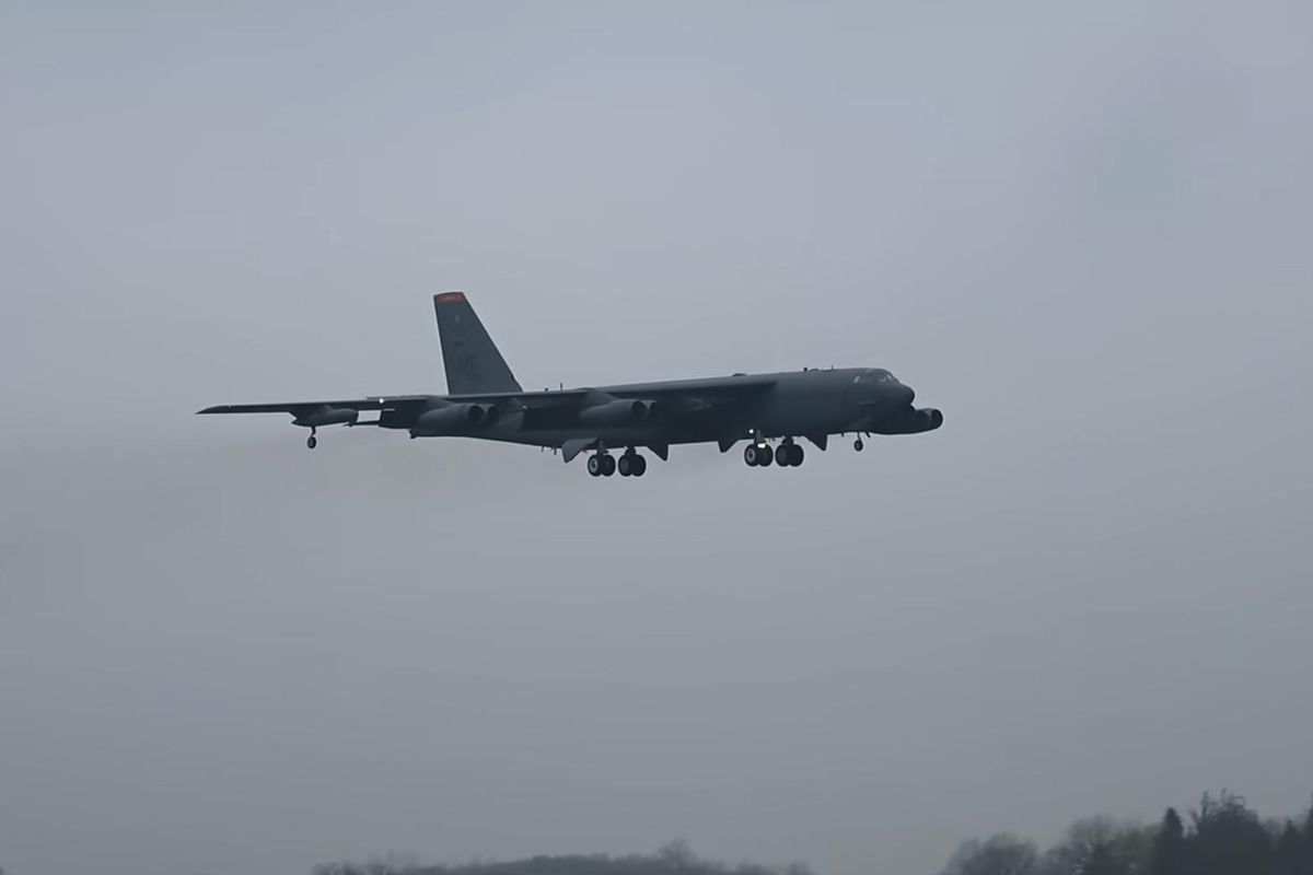 ABD'nin B-52 Bombardıman Uçakları İngiltere'den Ayrıldı! Gözler Yeni Askeri Planlamada