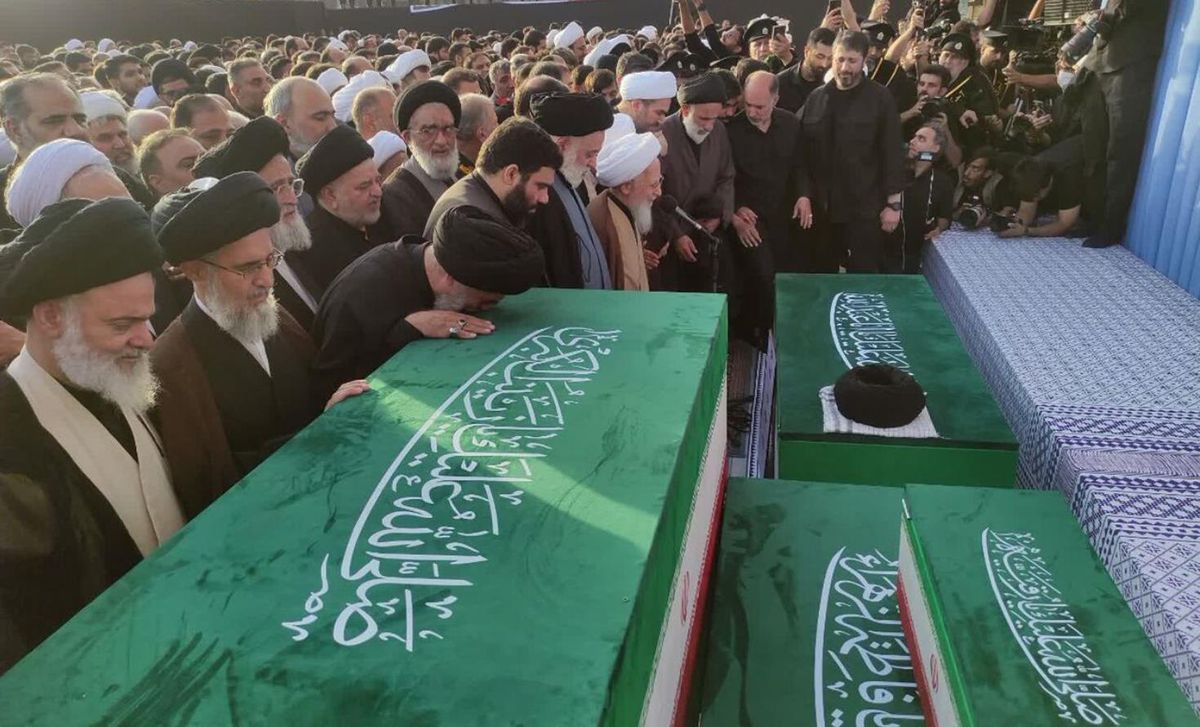 Ali Hamaney'in Cenazesi Kum'da! Binlerce Kişinin Katıldığı Tören Sürüyor