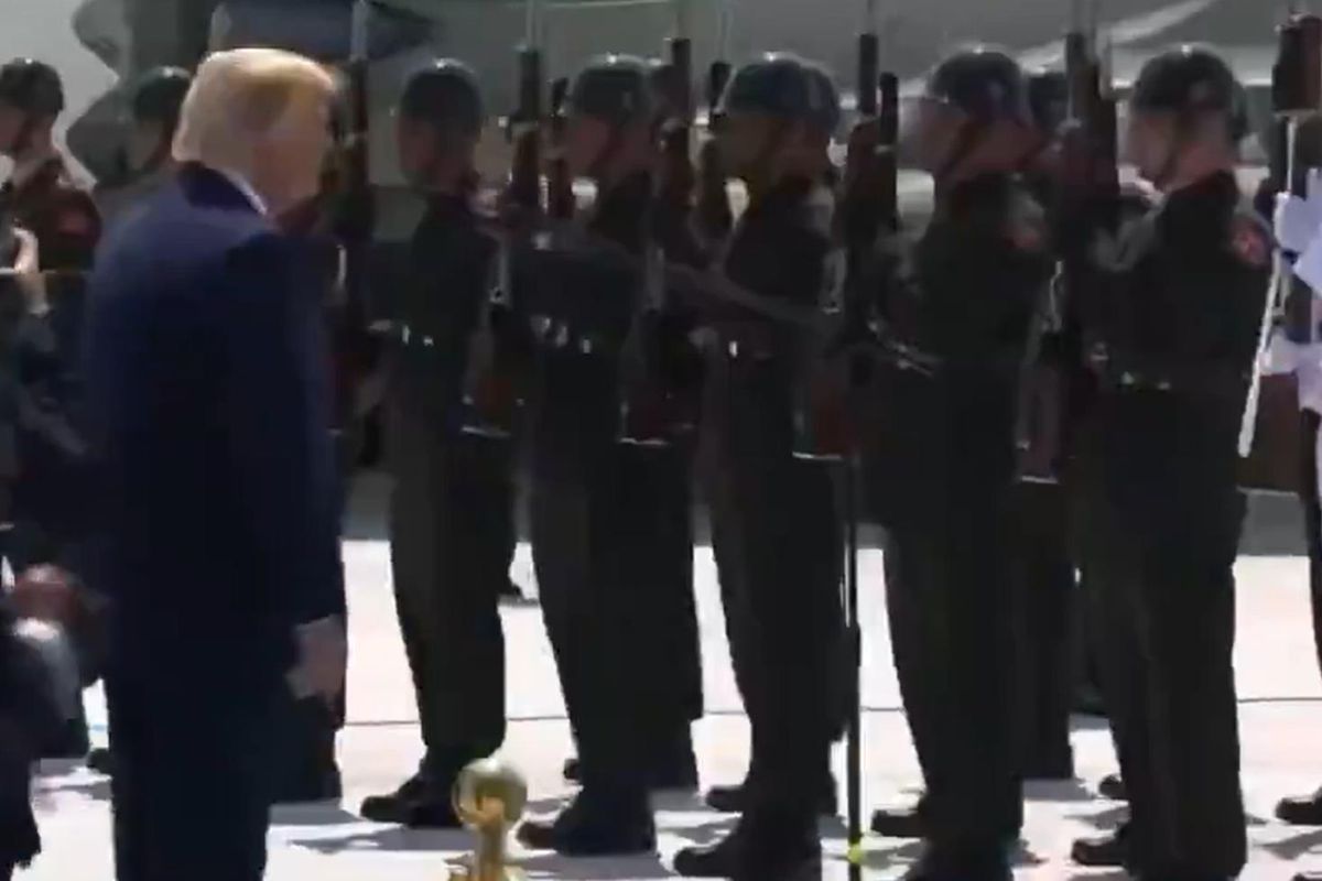 Trump Ankara’da Türkçe Selam Verdi! “Merhaba Asker” Jesti Törene Damga Vurdu