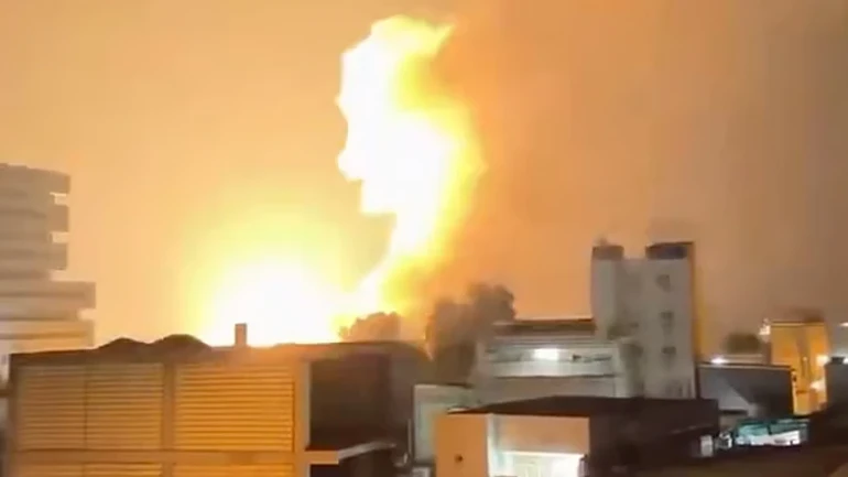 ABD İran'ı Yeniden Vurdu! Buşehr'de Patlamalar, Hürmüz'de Alarm Verildi