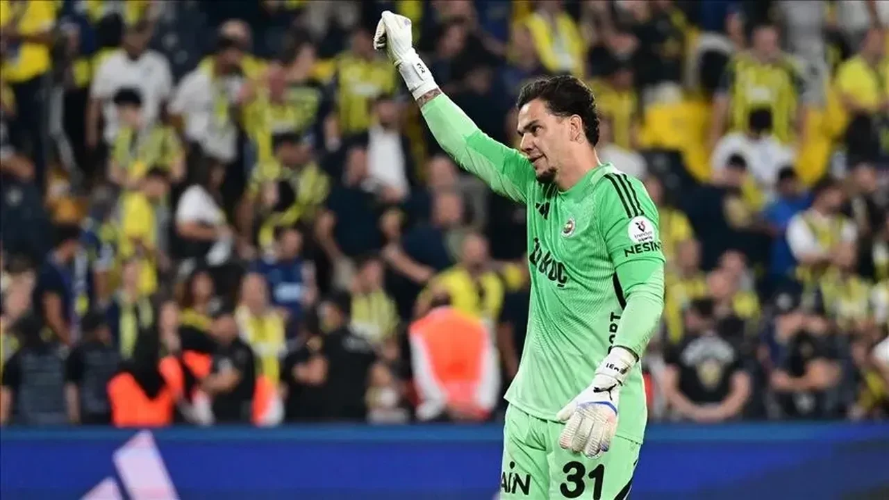 Fenerbahçe'de Kaleci Alarmı! Ederson Kararı Sonrası Gözler Yeni İsme Çevrildi