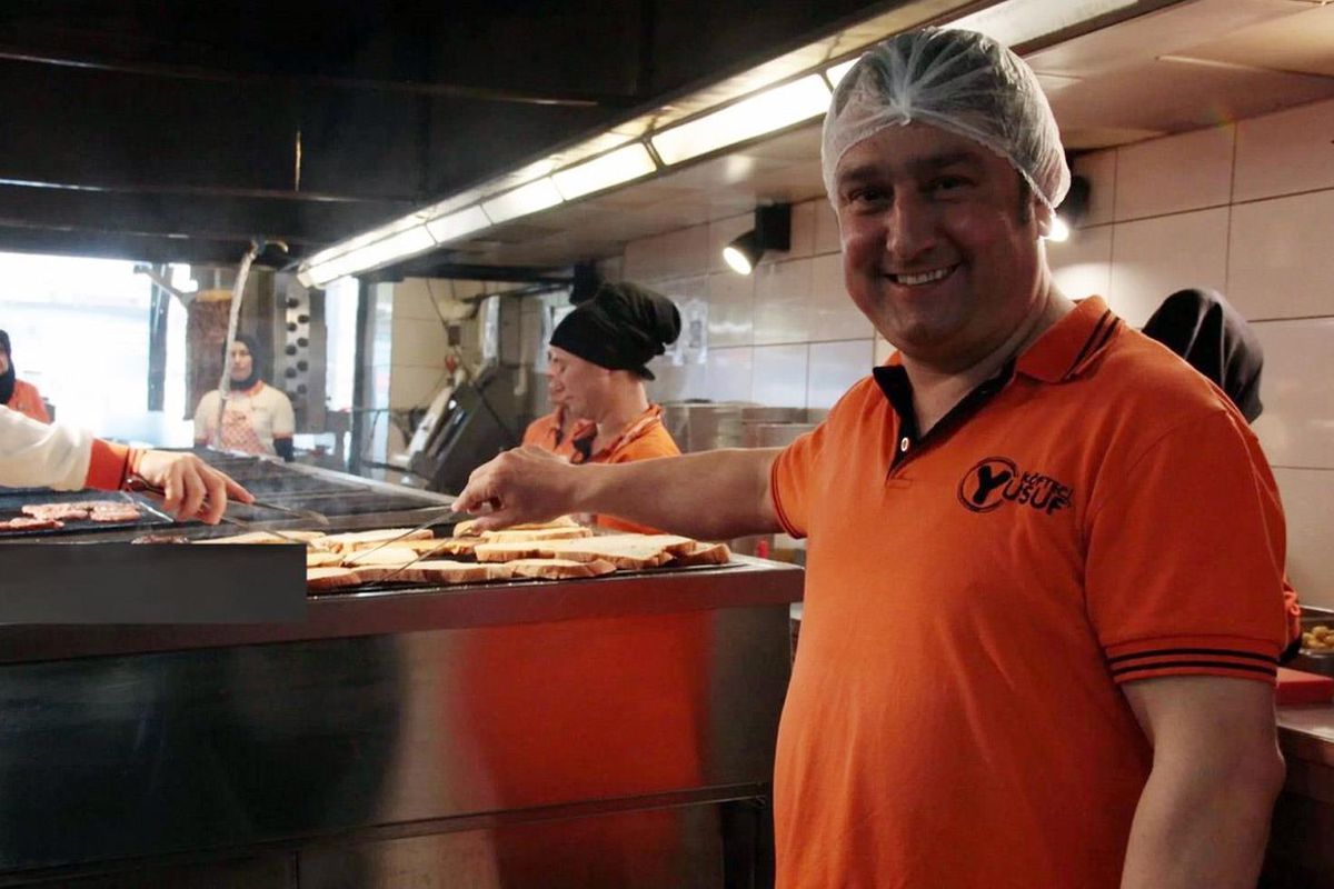 Köfteci Yusuf Tartışması Meclis'e Taşındı! Kafe ve Restoranlarda Evcil Hayvanlara Bahçe de Yasak!