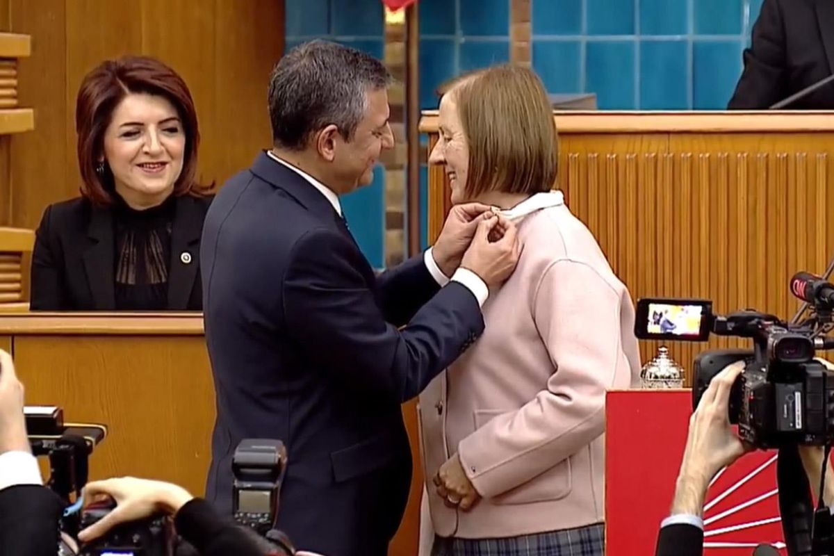 Özgür Özel’e Hemşehrisinden Büyük Şok: Selma Aliye Kavaf Yeni Parti’den Son Anda Vazgeçti!