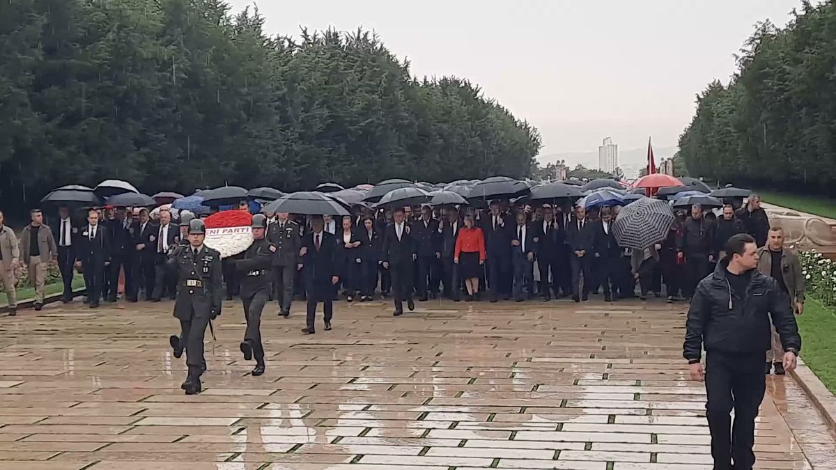YENİ Parti Sahada: Özgür Özel Ve Kurmaylarından Anıtkabir’e İLK Ziyaret!