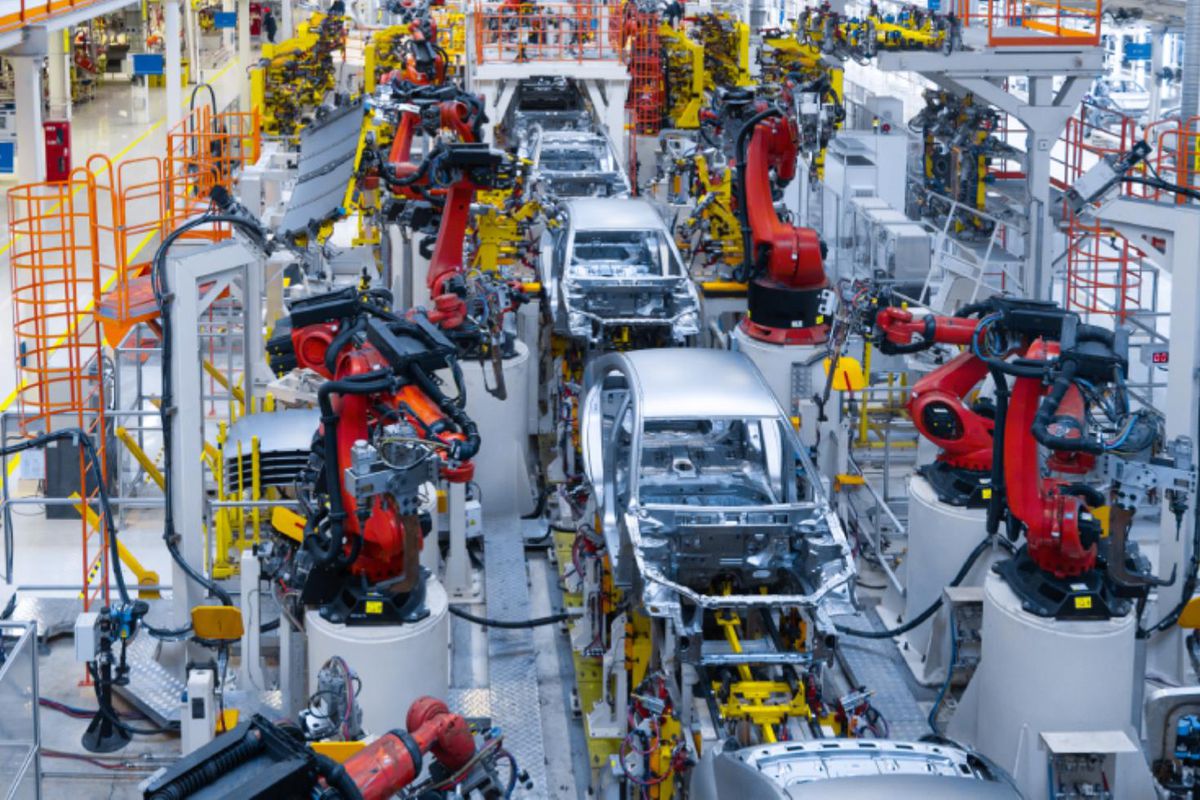 Alman Otomotiv Sektöründe Dev Küçülme Dalgası: BMW 8 Bin Çalışanını İşten Çıkarmaya Hazırlanıyor!