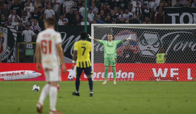 Polonya Basını Fenerbahçeli Yıldızı Manşetlere Taşıdı: "Fenerbahçe’yi Mert Günok Kurtardı!"