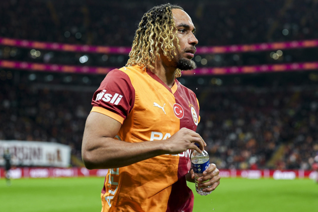 Galatasaray’ın Eski Yıldızına Alman Devinden Şok Haber: Sacha Boey Satış Listesine Koyuldu!