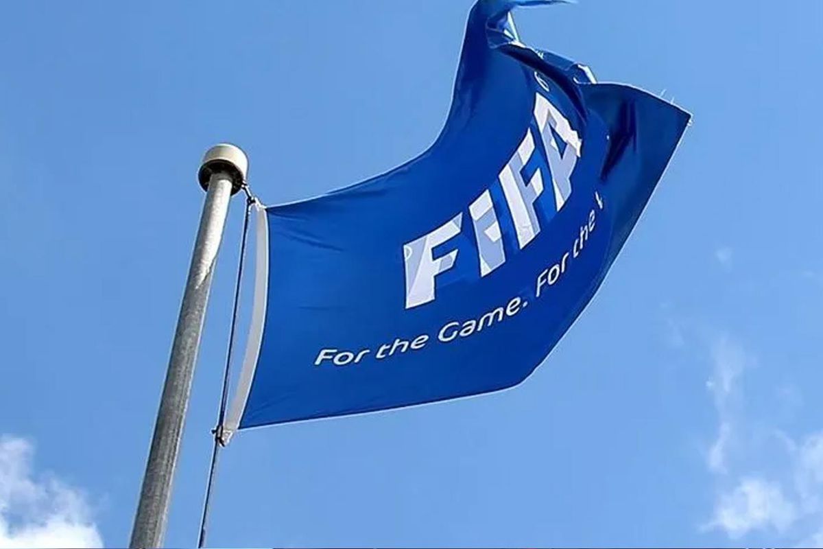 FIFA'dan Türk Futboluna Şok Darbe: Dört Kulübün Transfer Tahtası Birden Kilitlendi!