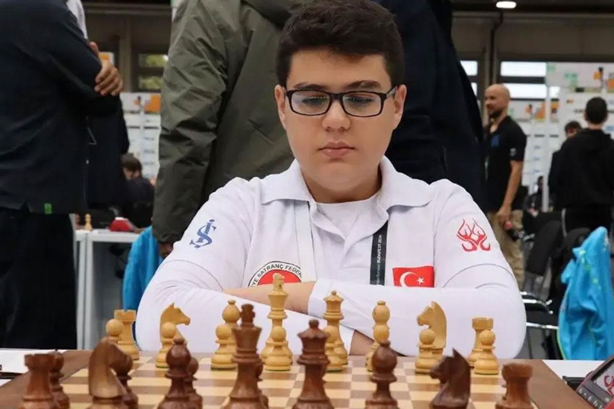 Dünya Şampiyonunu Geride Bıraktı: Altın Çocuk Yağız Kaan Gençlerde 1 Numara Oldu!