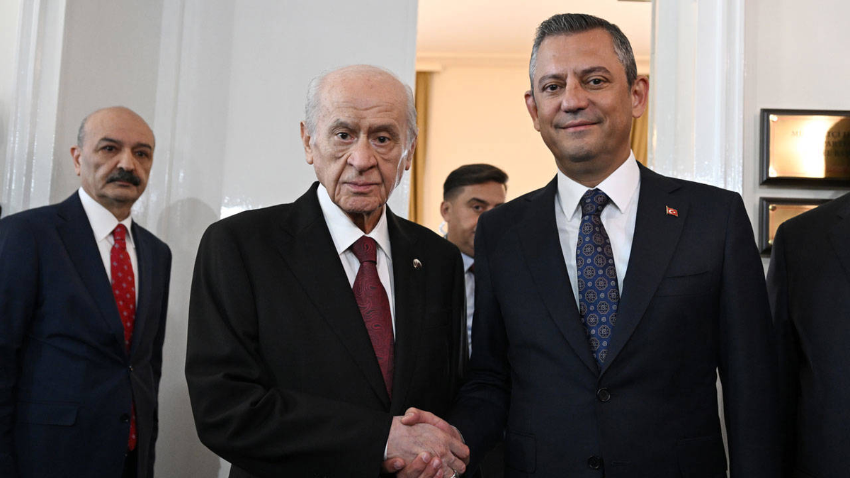 Bahçeli’den Özgür Özel’e Meclis’te Beklenmedik Soru: Siz Bir Gecede 91 Milletvekiline Nasıl Ulaştınız?