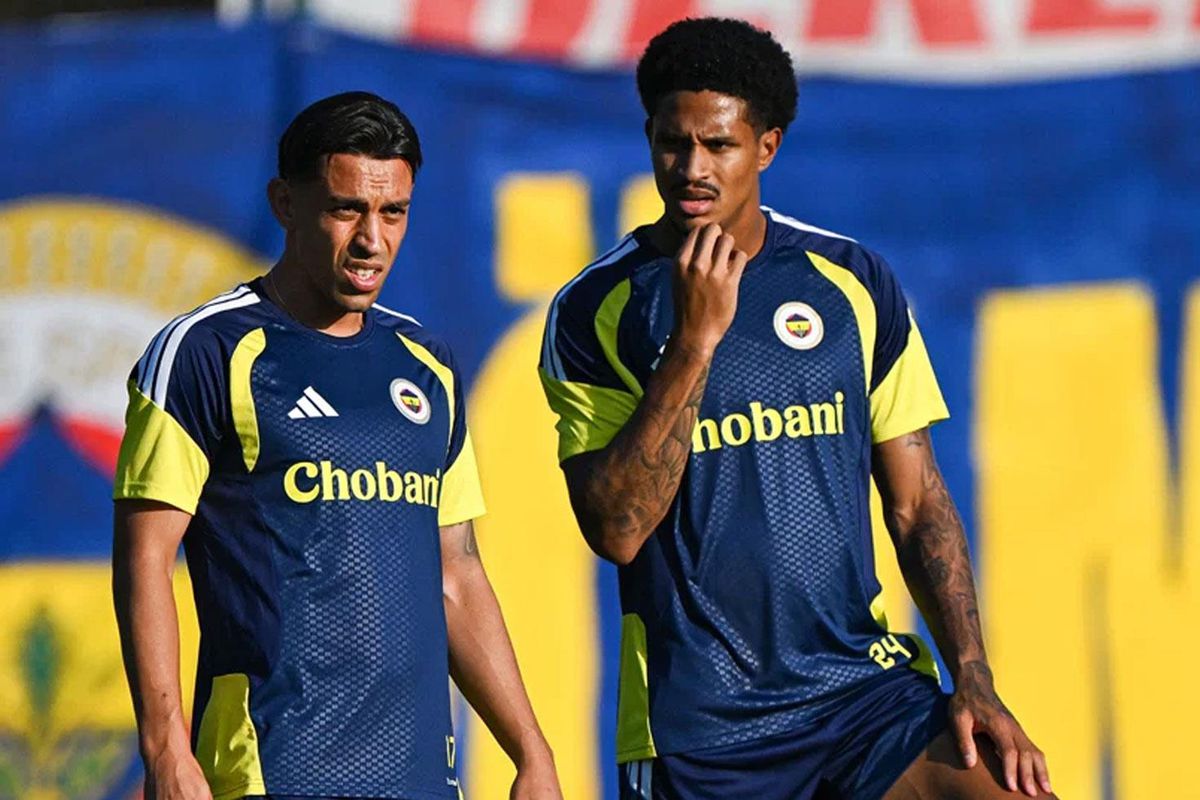 Fenerbahçe’de Oosterwolde Belirsizliği Bitti! Taraftara Verdiği Yanıtla Kararını Duyurdu