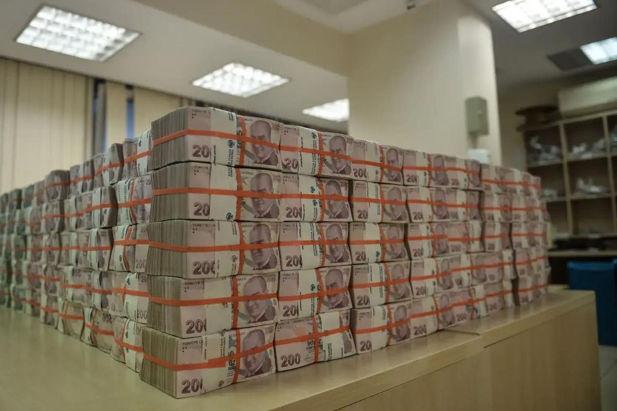 Türkiye'nin Vergi Rekortmenleri Açıklandı! BİM'in Kaçıncı Sırada Olduğunu Görenler Şaşırdı