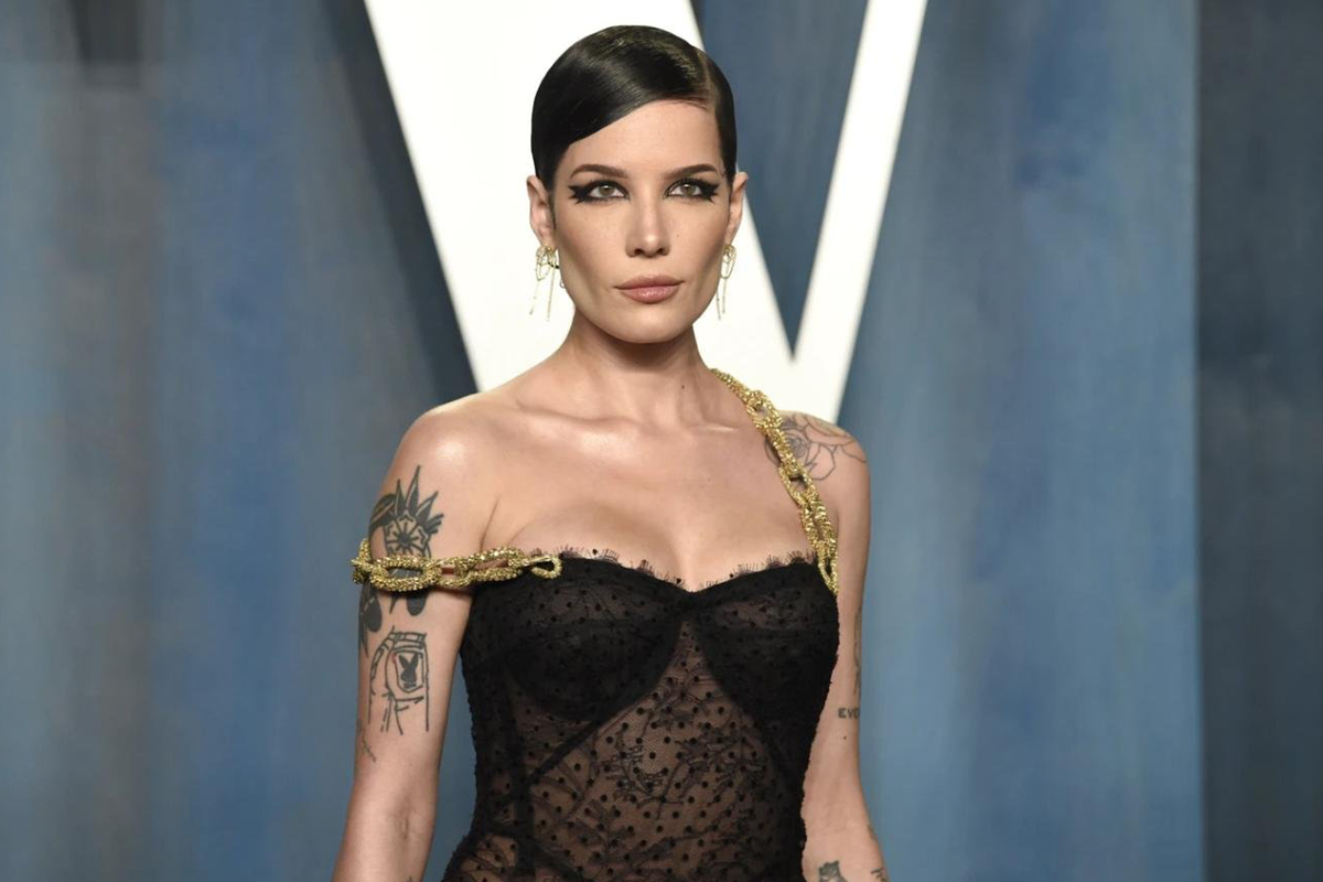 Dünyaca Ünlü Halsey Yine Türkçe Yazdı! Oğlu Ender'in Lego Çalışmasına Böyle Seslendi